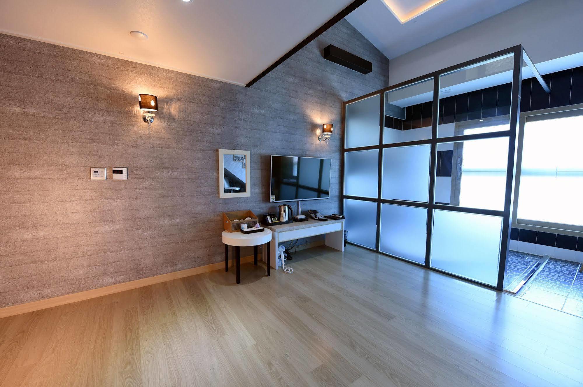 Dome Hotel Geoje Εξωτερικό φωτογραφία